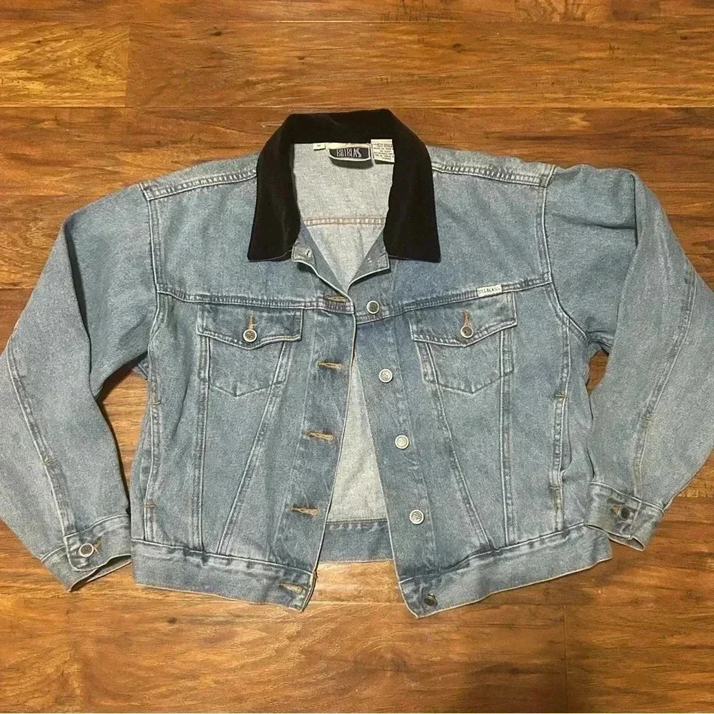 ▫️Bill Blass Light Blue Denim Jacket with Black Collar